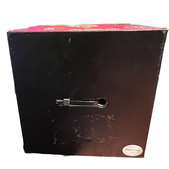 Ed Hardy NWT Signature Skull Red Roses Gold Tone Rhinestone Silicone Band Watch - Picture 7 of 7